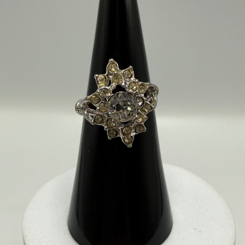 Vintage Silver Tone Starburst Rhinestone Cocktail Ring Size 6 Clear Yellow Stone